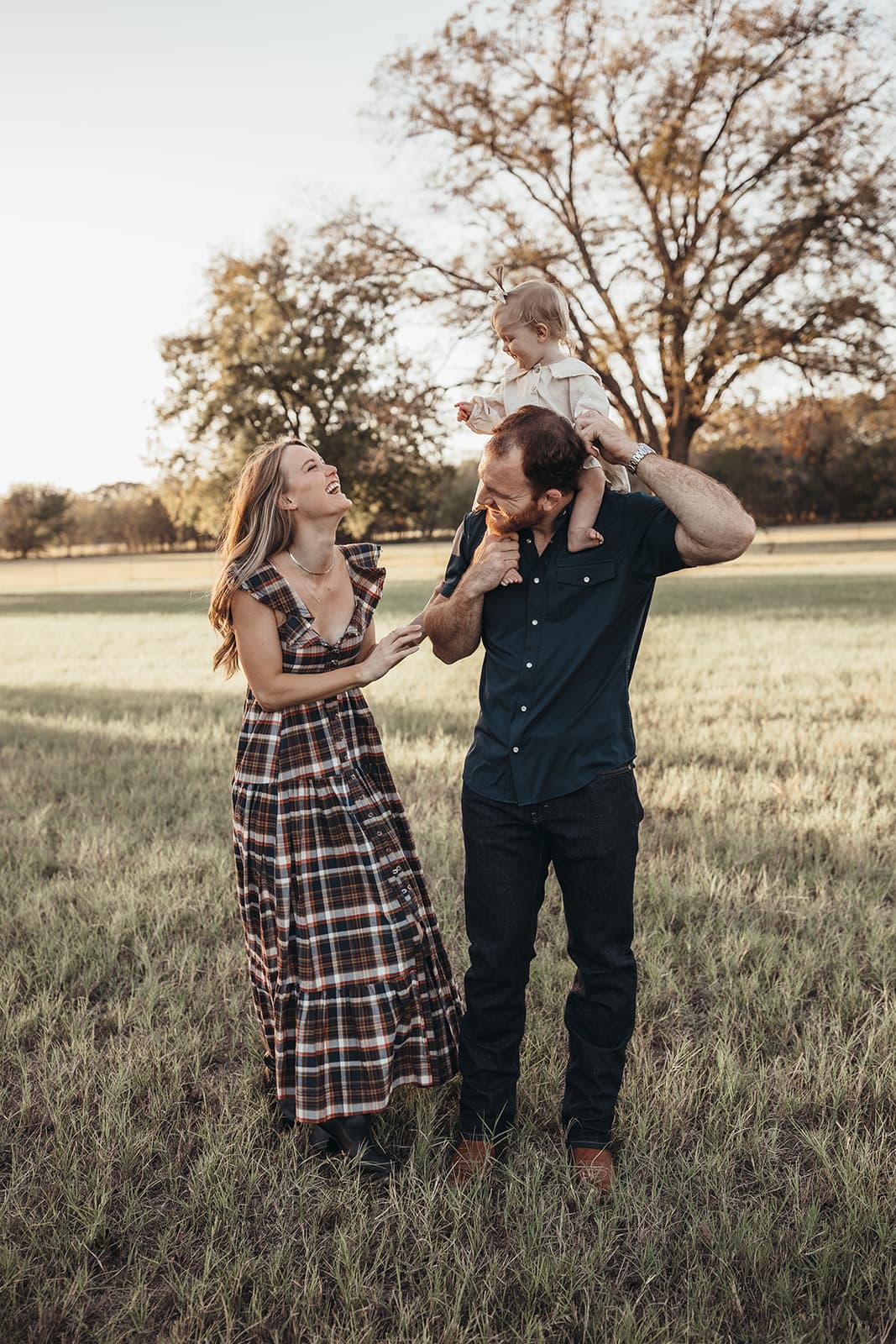 Dallas family photography session showcasing beautiful family portraits in natural light - Image 012