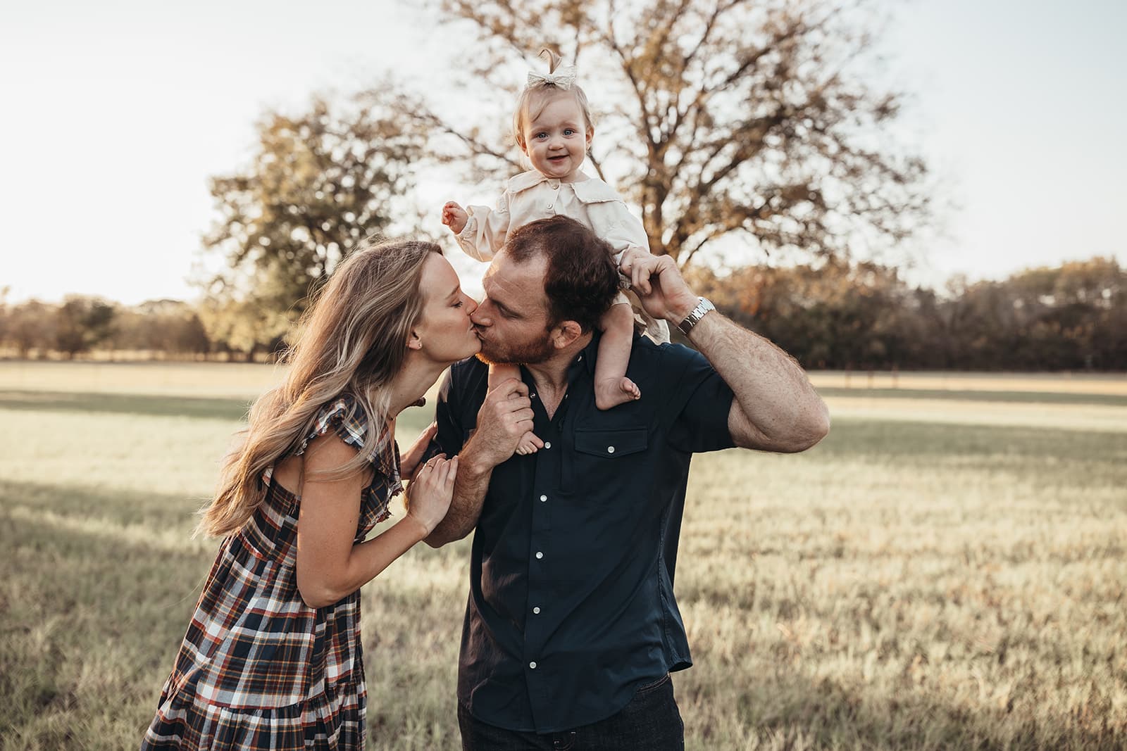 Dallas family photography session showcasing beautiful family portraits in natural light - Image 013