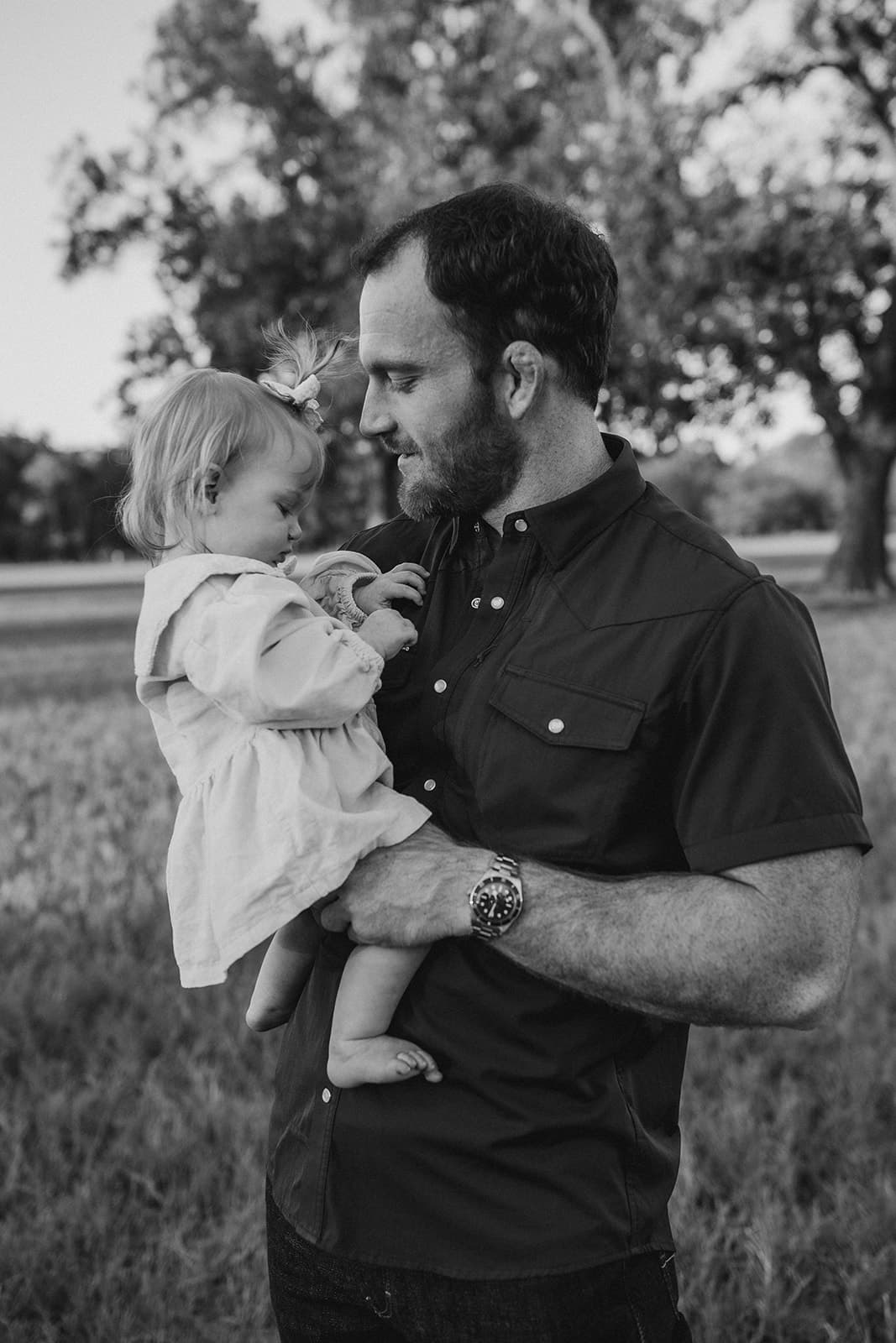 Dallas family photography session showcasing beautiful family portraits in natural light - Image 016