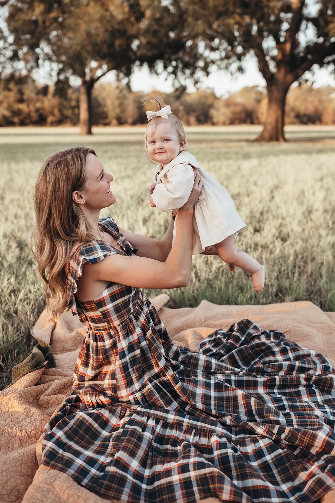 Dallas family photography session showcasing beautiful family portraits in natural light - Image 028