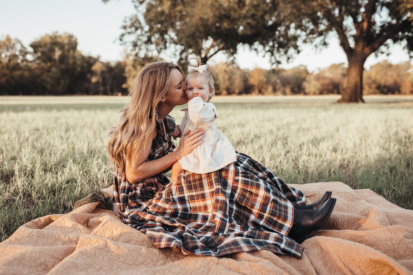 Dallas family photography session showcasing beautiful family portraits in natural light - Image 030