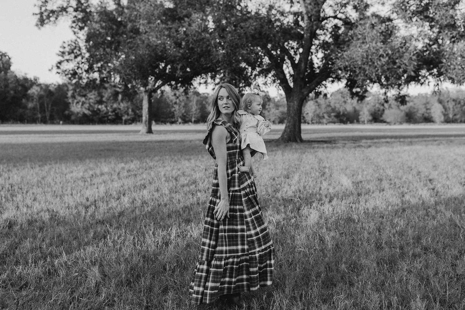 Dallas family photography session showcasing beautiful family portraits in natural light - Image 037