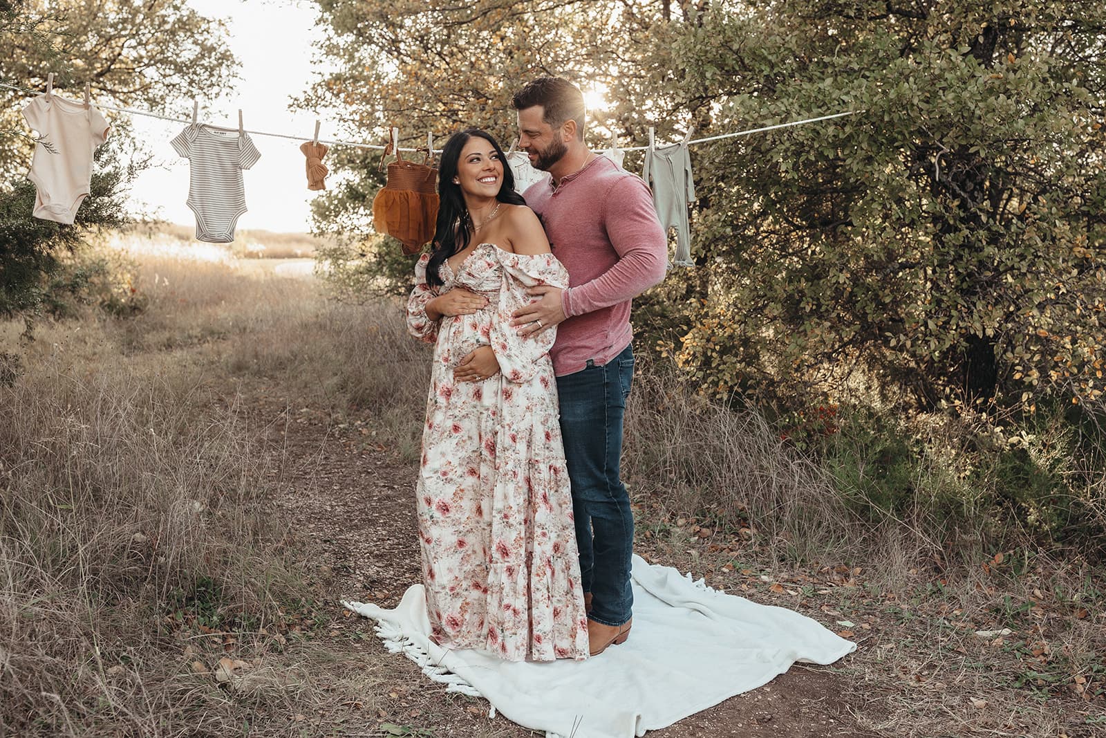 Dallas maternity photography session showcasing beautiful pregnancy portraits in natural light - Image 011