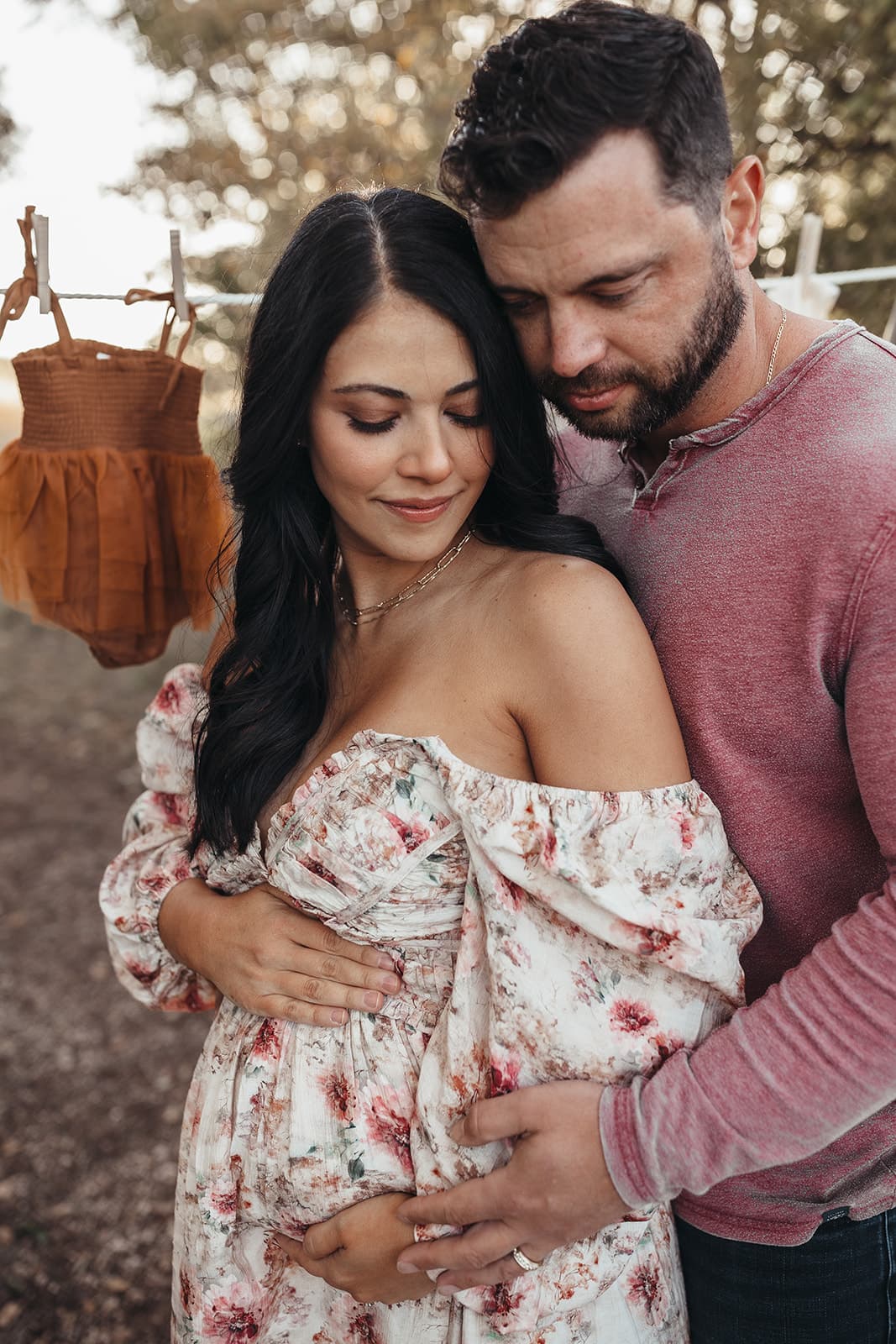 Dallas maternity photography session showcasing beautiful pregnancy portraits in natural light - Image 012