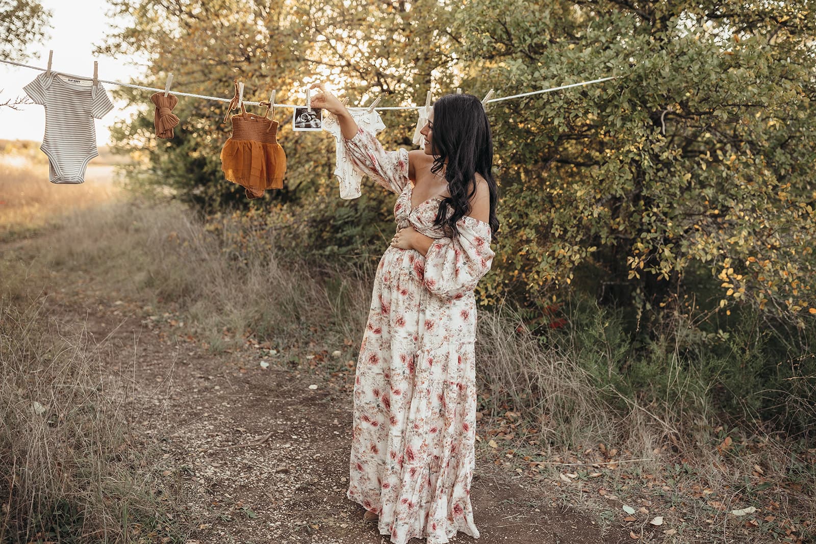 Dallas maternity photography session showcasing beautiful pregnancy portraits in natural light - Image 021