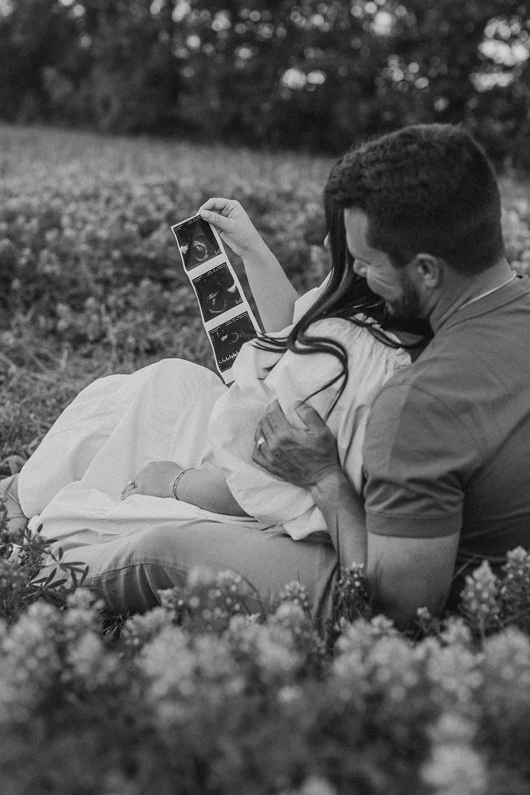 Dallas baby announcement photography showcasing beautiful pregnancy reveal portraits - Image 005