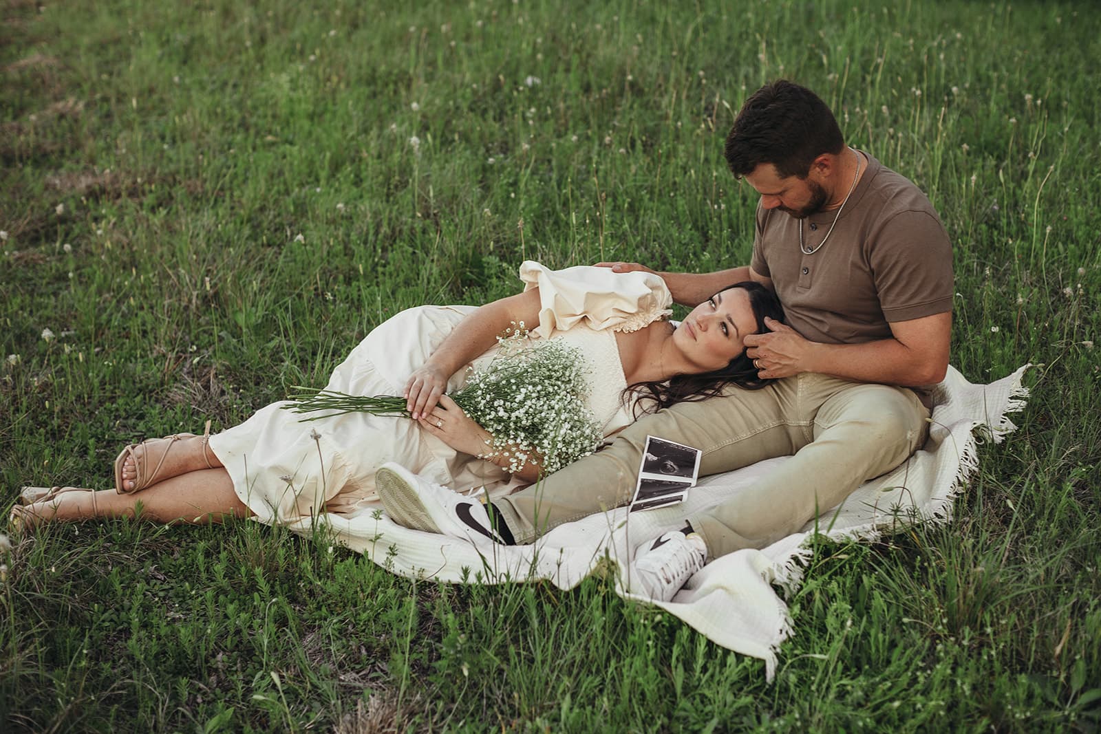 Dallas baby announcement photography showcasing beautiful pregnancy reveal portraits - Image 011